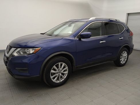 Used 2020 Nissan Rogue SV image 2
