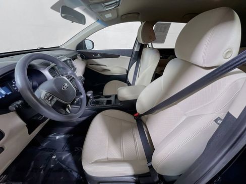 Used 2019 Kia Sorento FWD image 17