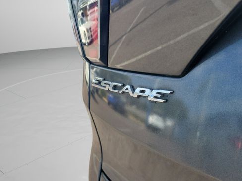 Used 2018 Ford Escape S image 6