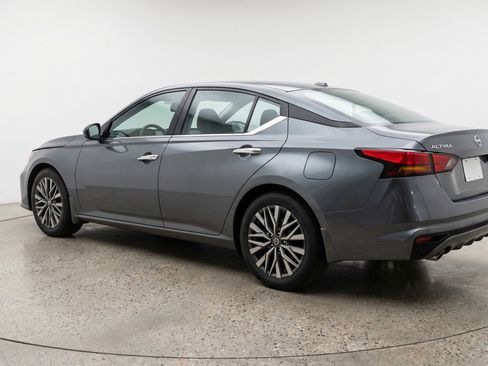 Used 2025 Nissan Altima 2.5 SV image 6