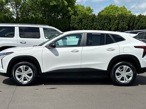 Used 2024 Chevrolet Trax LS FWD image 7