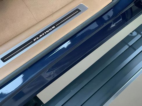 Used 2017 Cadillac Escalade ESV Platinum image 29