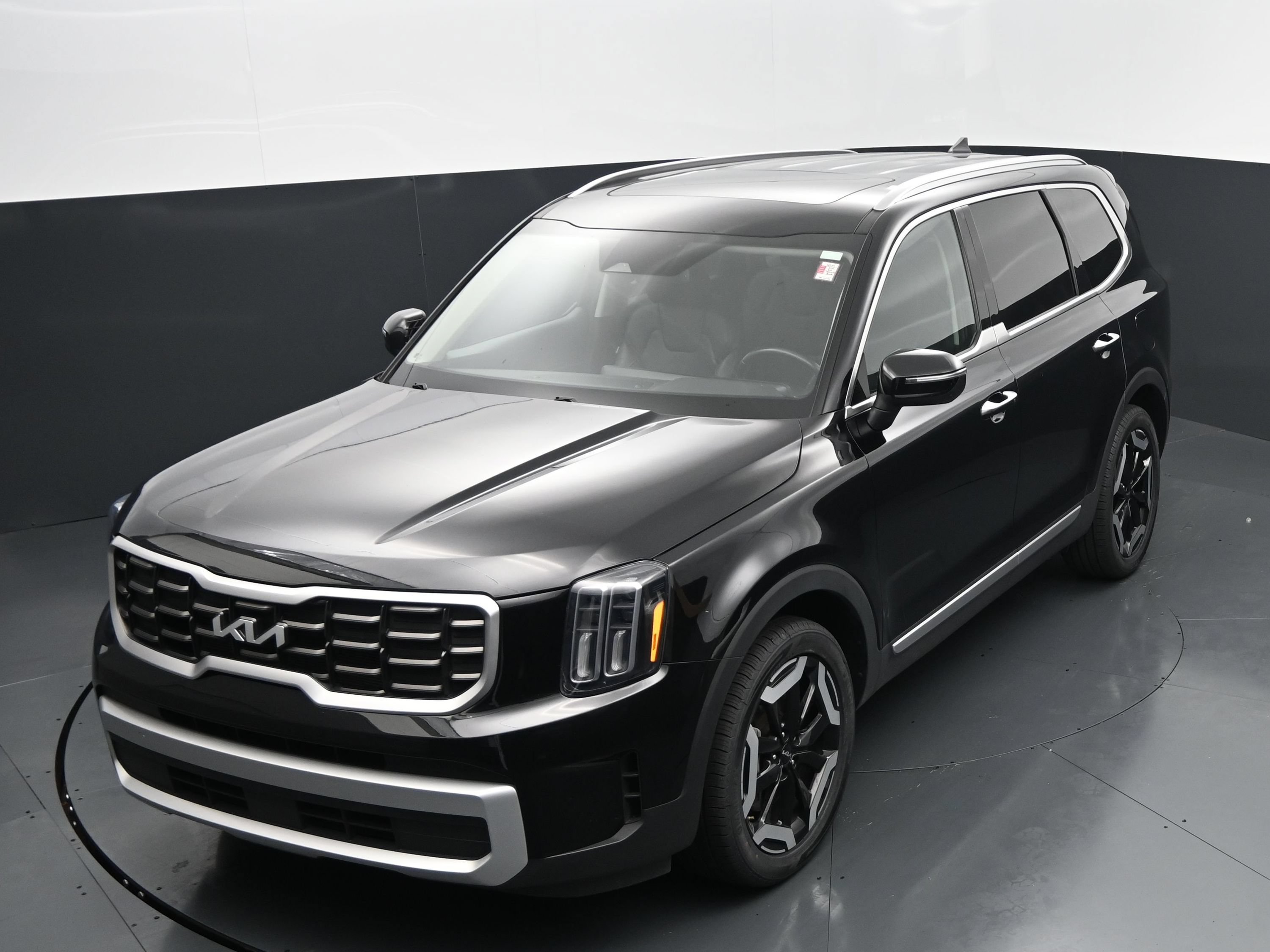Used 2025 Kia Telluride S FWD image 27