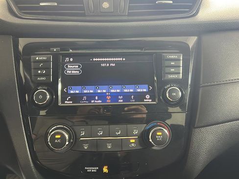 Used 2020 Nissan Rogue S image 23