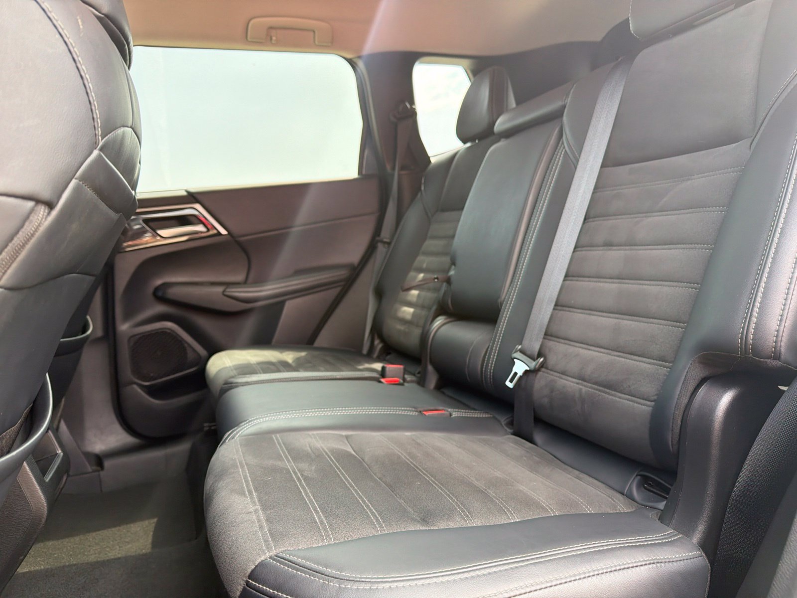 Used 2024 Mitsubishi Outlander SE FWD image 12