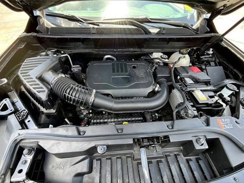 Used 2023 GMC Acadia SLE image 31