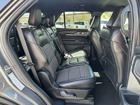 Used 2025 Ford Explorer ST-Line w/ ST-Line Street Pack AWD/4WD image 19