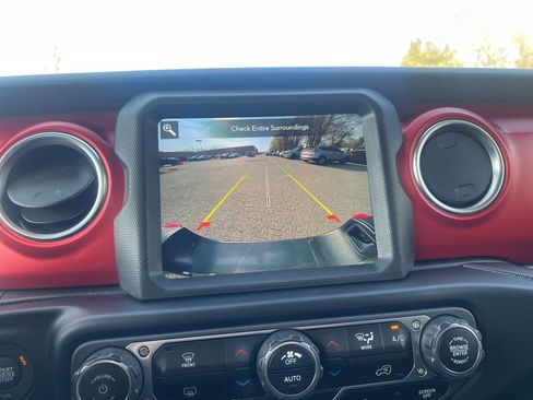 Used 2023 Jeep Gladiator Rubicon w/ Trailer Tow Package AWD/4WD image 29
