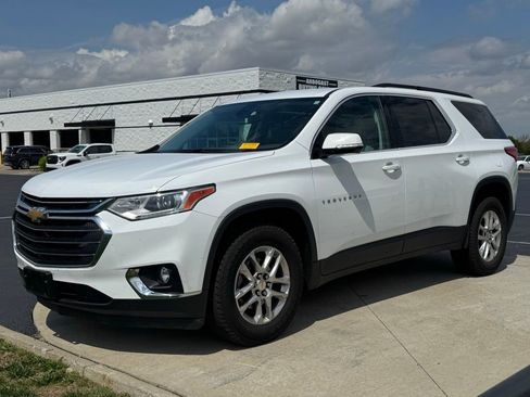 Used 2020 Chevrolet Traverse LT image 3