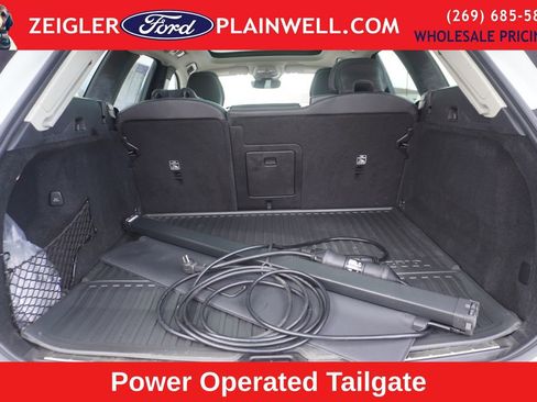 Used 2023 Volvo XC60 T8 Plus w/ Protection Package Premier image 10