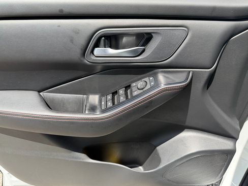 Certified 2026 Nissan Rogue SV AWD/4WD image 33