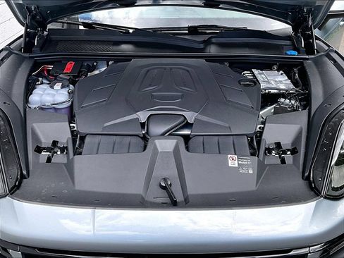 Used 2026 Porsche Cayenne Coupe AWD/4WD image 12