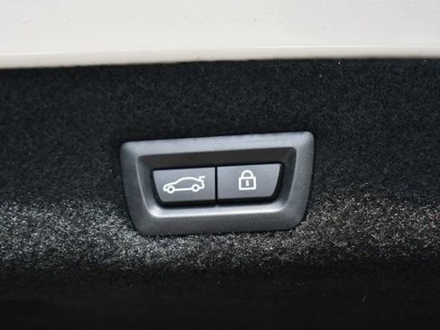 Used 2018 BMW 750i image 10