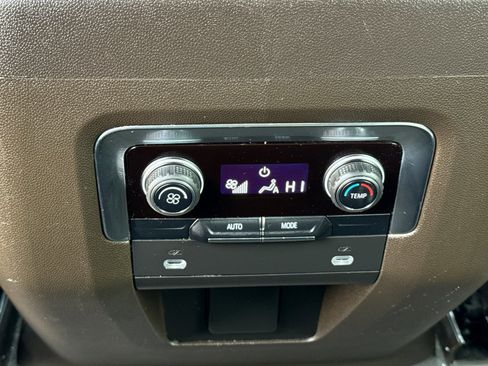 Used 2024 Chevrolet Suburban LT image 16