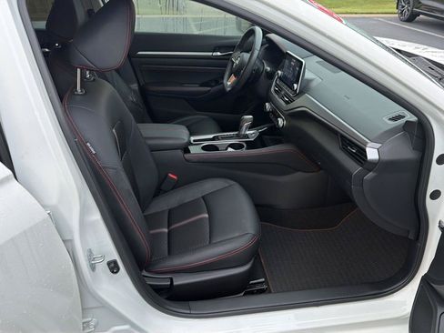 Used 2023 Nissan Altima 2.5 SR FWD image 5