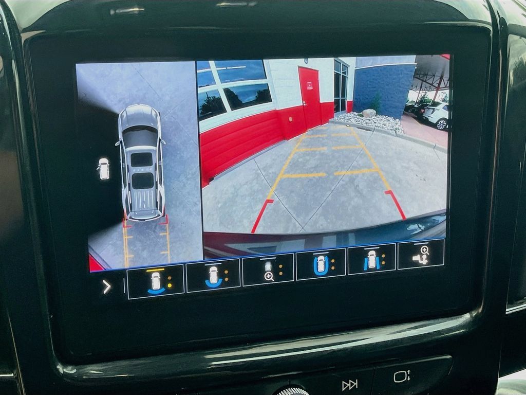 Used 2021 Chevrolet Traverse Premier w/ LPO, Blackout Package AWD/4WD image 14