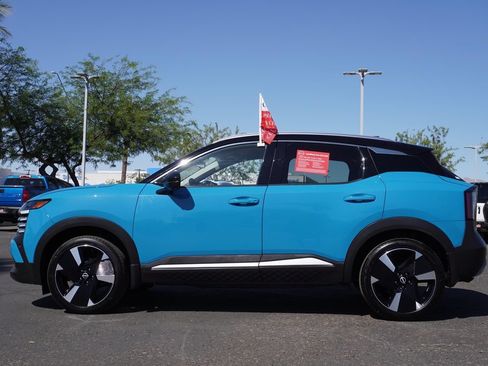 Certified 2025 Nissan Kicks SR AWD/4WD image 2