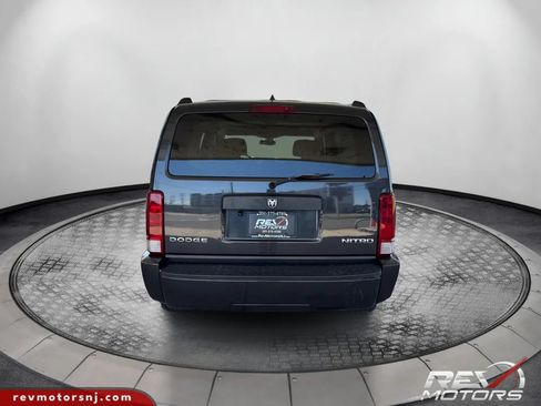 Used 2011 Dodge Nitro Heat AWD/4WD image 4