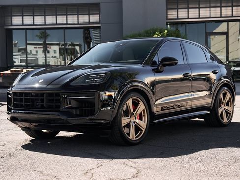Used 2025 Porsche Cayenne GTS image 5
