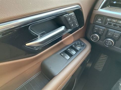 New 2025 Chevrolet Suburban High Country AWD/4WD image 25
