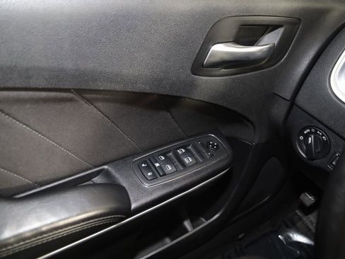 Used 2019 Dodge Charger SXT image 26