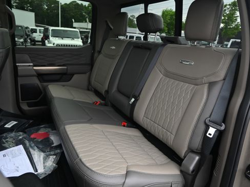 Used 2026 Ford F450 Platinum w/ Platinum Plus Package AWD/4WD image 33