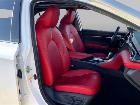 Used 2019 Toyota Camry XSE FWD image 9