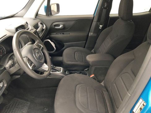 Used 2021 Jeep Renegade Latitude FWD image 17