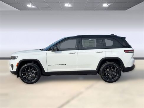 New 2025 Jeep Grand Cherokee Limited image 2