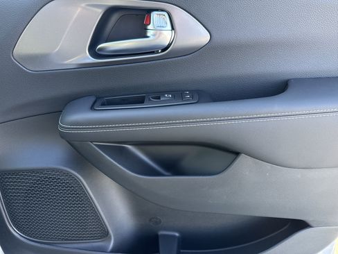 New 2026 Chrysler Voyager LX image 15