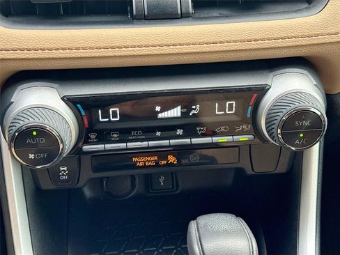 Used 2021 Toyota RAV4 XLE image 15