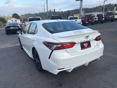 Used 2022 Toyota Camry SE FWD image 9