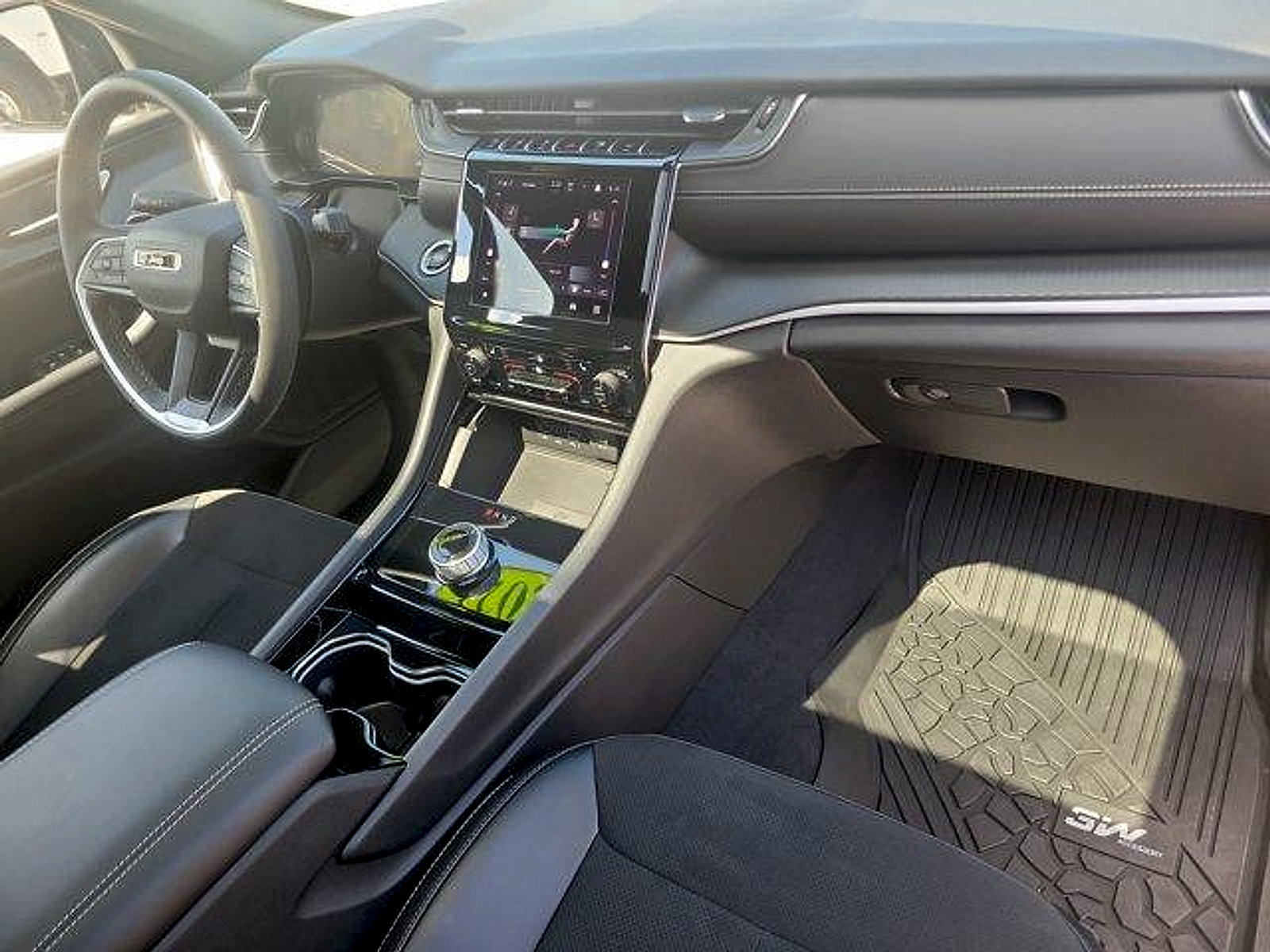 Used 2023 Jeep Grand Cherokee Altitude RWD image 14