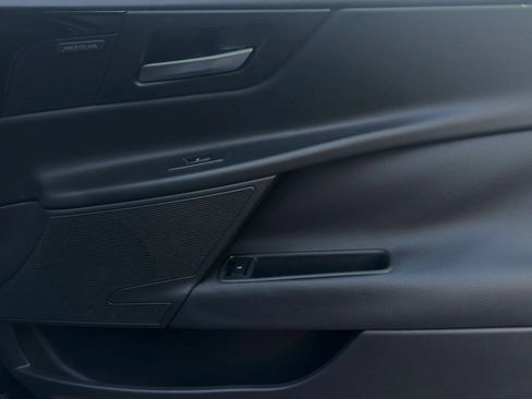 Used 2018 Jaguar XE Premium RWD image 41