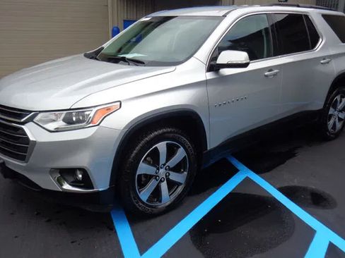 Used 2019 Chevrolet Traverse LT w/ LT Premium Package AWD/4WD image 1