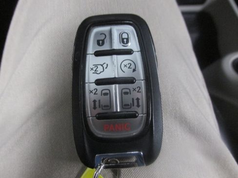 Used 2023 Chrysler Pacifica Touring-L FWD image 40