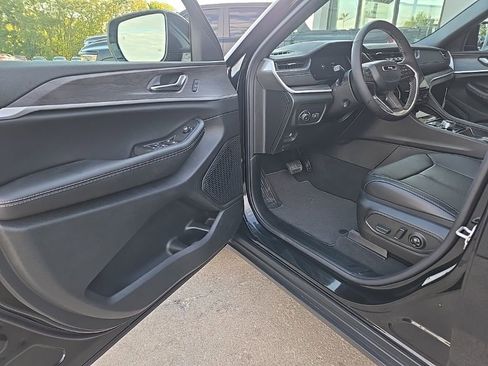 New 2025 Jeep Grand Cherokee L Limited w/ Luxury Tech Group II image 30