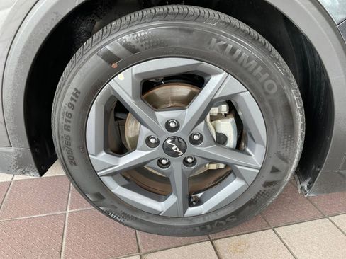 Used 2025 Kia K4 LXS image 29