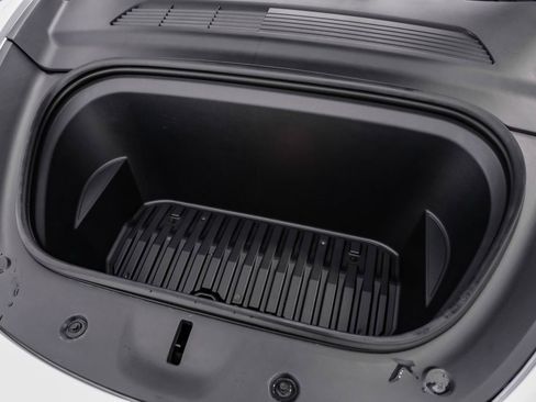 Used 2021 Tesla Model Y Long Range image 44