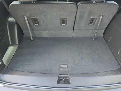 Used 2023 Chevrolet Traverse LT FWD image 11