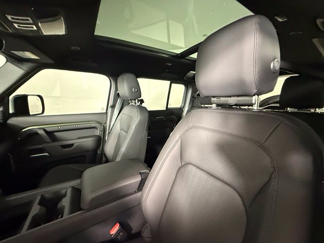 New 2026 Land Rover Defender 110 S AWD/4WD image 5