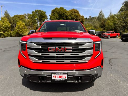 New 2025 GMC Sierra 1500 SLE image 2
