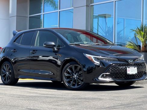 Used 2025 Toyota Corolla XSE FWD image 2
