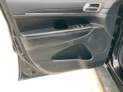 Used 2016 Jeep Grand Cherokee Limited AWD/4WD image 13