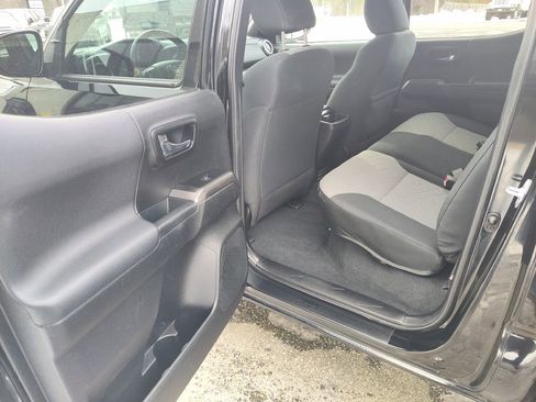 Used 2022 Toyota Tacoma TRD Off-Road image 13