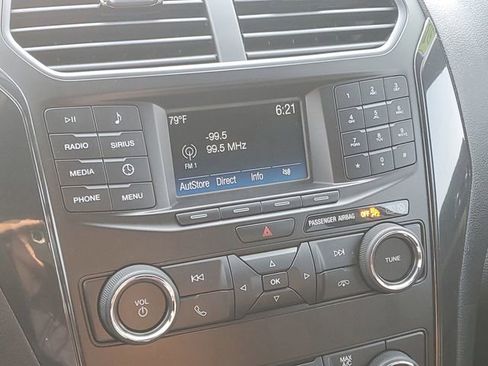 Used 2018 Ford Explorer XLT image 23