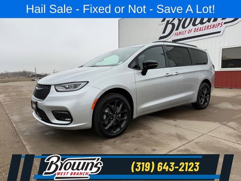 New 2026 Chrysler Pacifica Select w/ S Appearance Package image 1