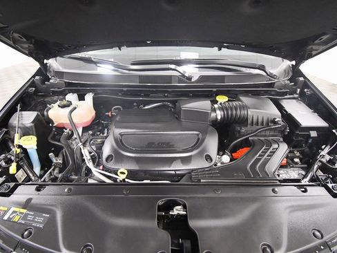 Used 2024 Chrysler Pacifica Touring-L image 12