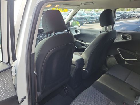 Used 2020 Kia Soul LX FWD image 16