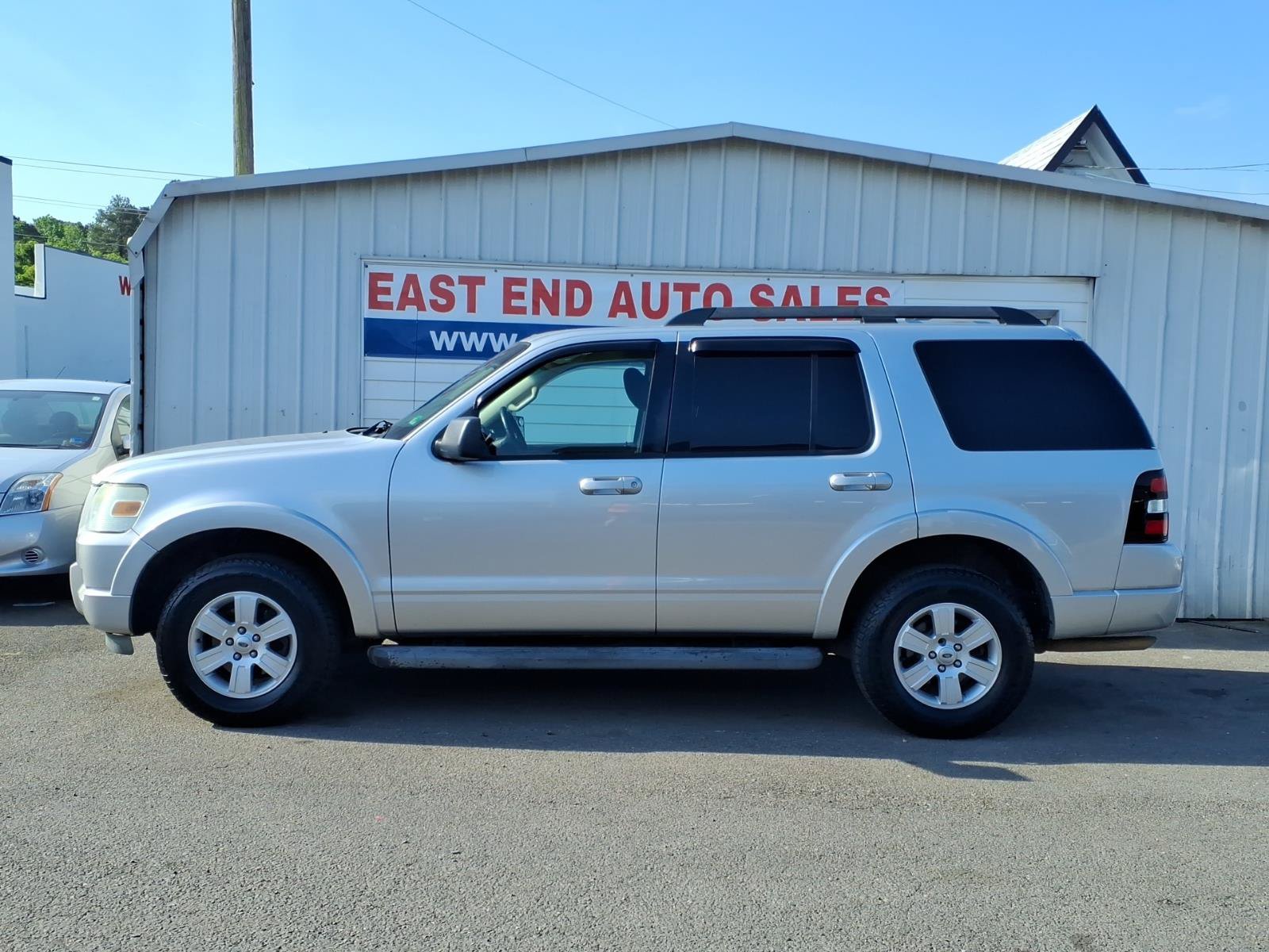 Used 2010 Ford Explorer XLT AWD/4WD image 2